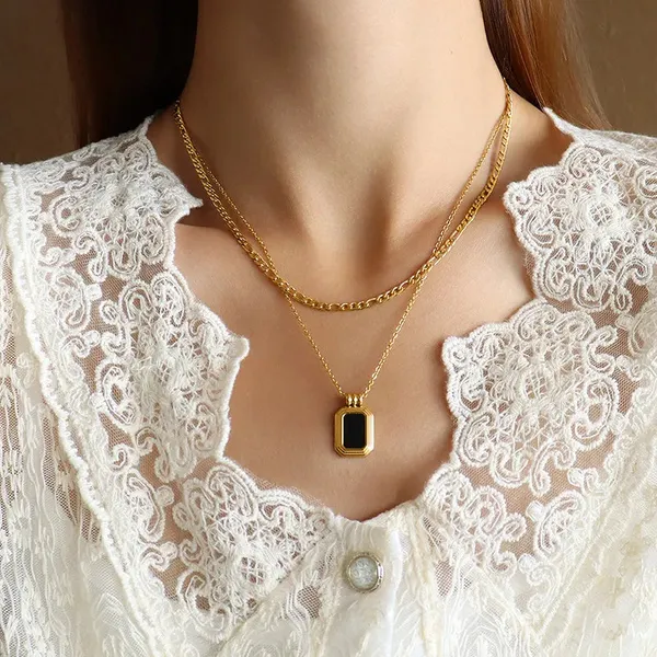 Gold_Dual_Layer_Pendants_For_Women